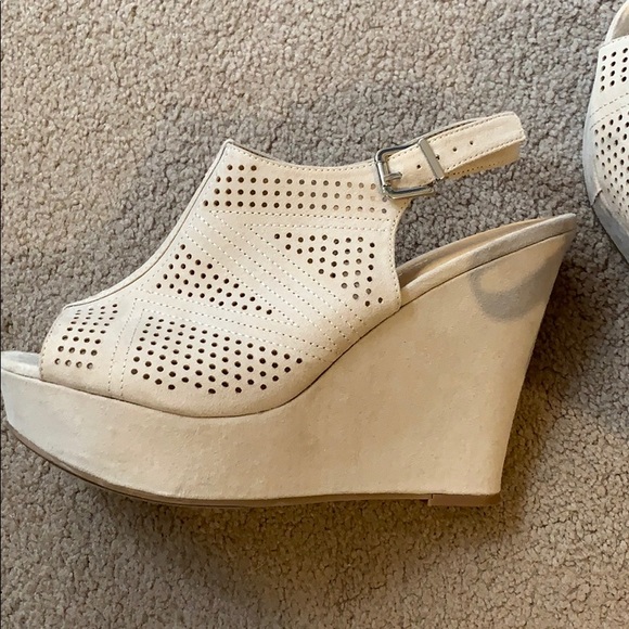 Chinese Laundry wedges 😍🤩 - Picture 4 of 5